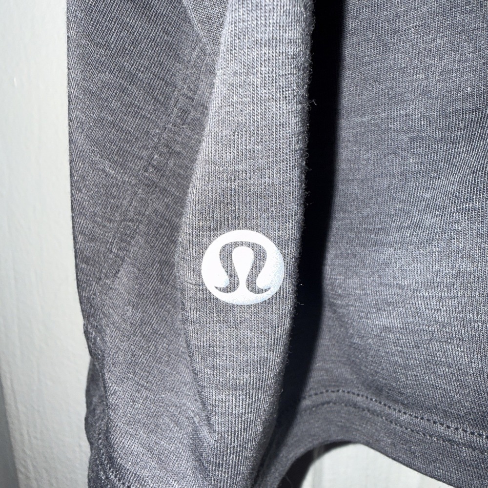 Lululemon Clinch Me Up Tank Size 6 - Picture 2 of 4